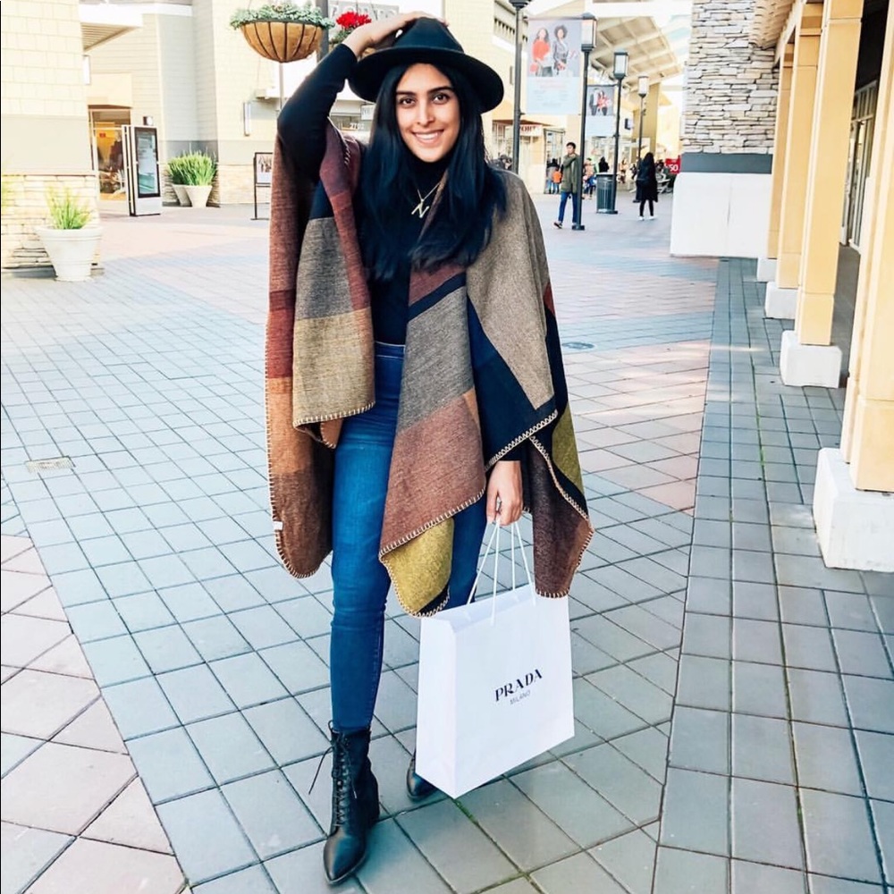 Color block cape/shawl